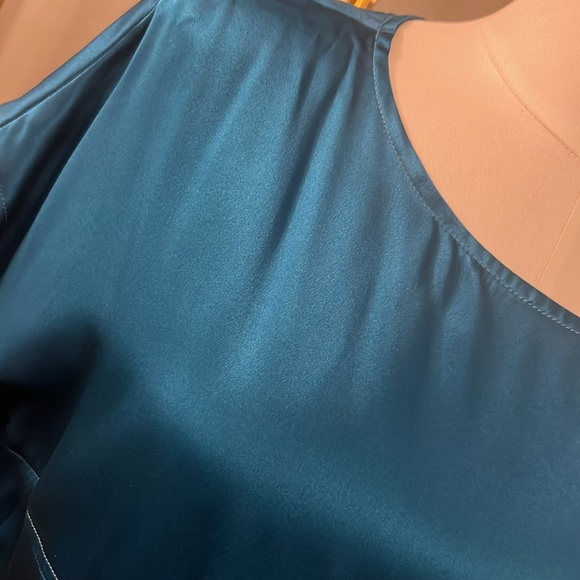 Inclan Studio 100% silk blue top. Small. - Picture 2 of 9